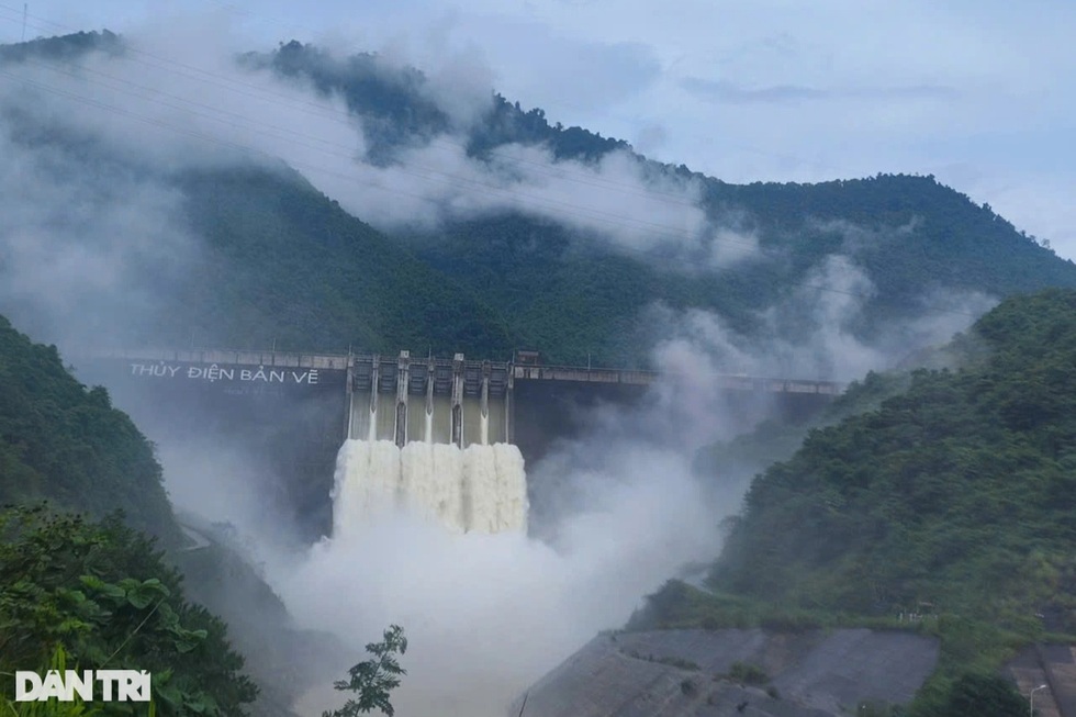 Mưa lũ kỷ lục, doanh nghiệp thủy điện đua nhau báo lãi lớn - 2