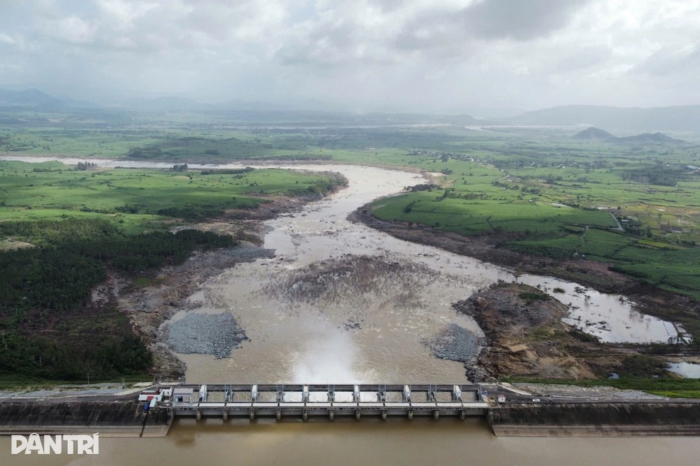 Mưa lũ kỷ lục, doanh nghiệp thủy điện đua nhau báo lãi lớn - 1
