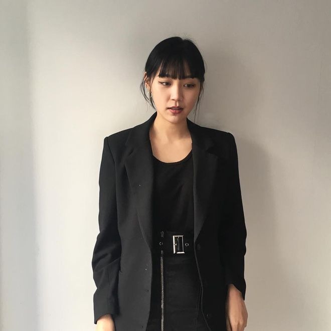 Mùng 1/1 ĐỪNG diện 3 trang phục này kẻo cả năm tụt mood, khó trôi- Ảnh 2. Mùng 1/1 ĐỪNG diện 3 trang phục này kẻo cả năm tụt mood, khó trôi- Ảnh 2.