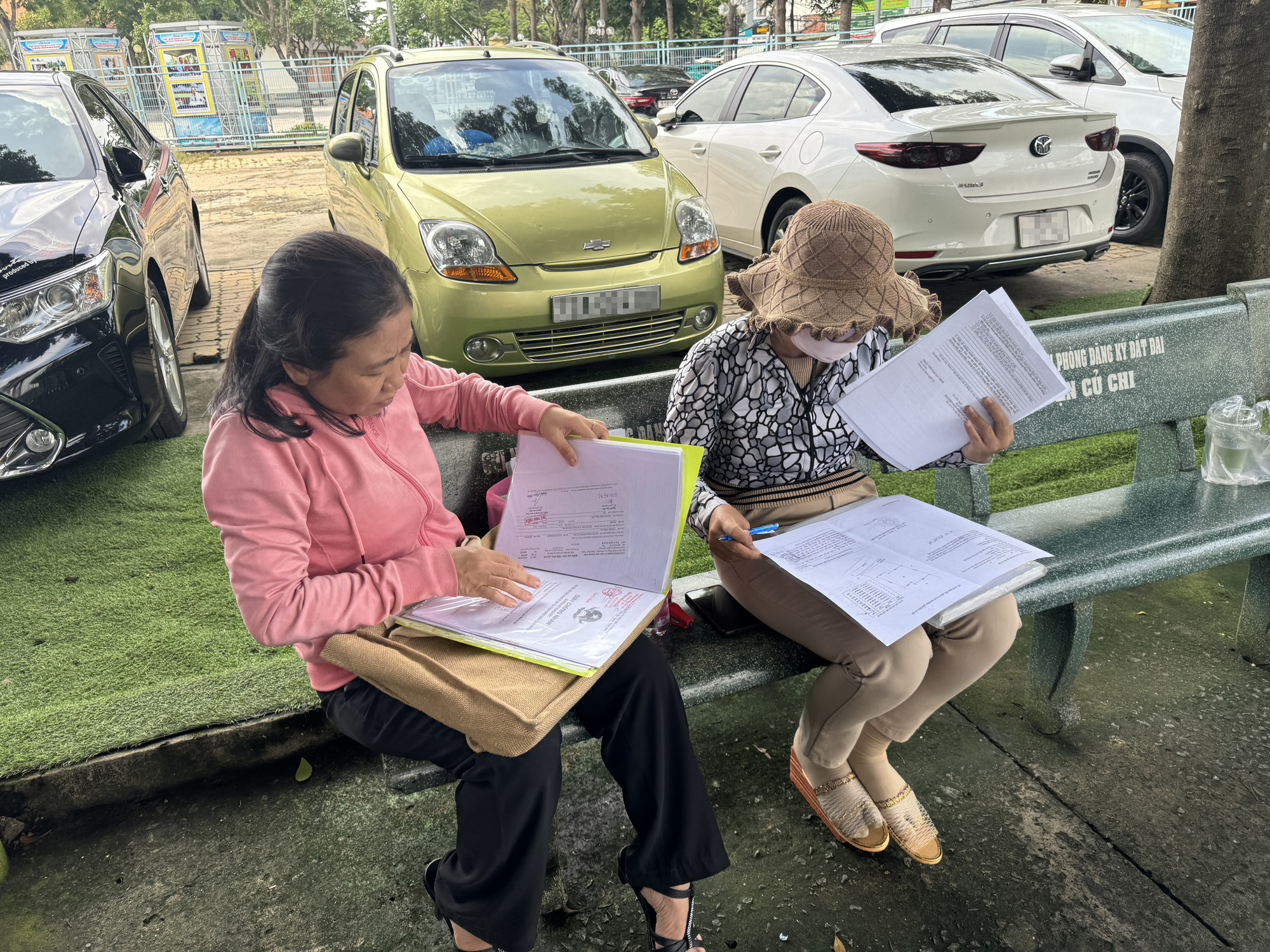 Mướt mồ hôi với các tờ khai thuế- Ảnh 1.