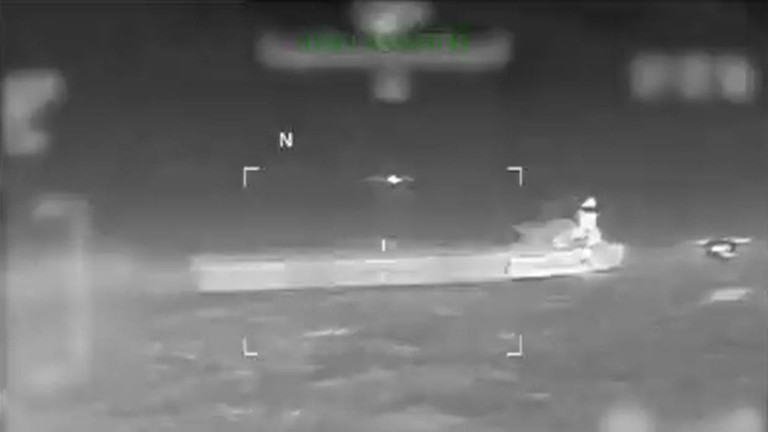 Mỹ bắt thêm tàu chở dầu giữa biển Caribbean, siết chặt nguồn dầu Venezuela - Ảnh 1.