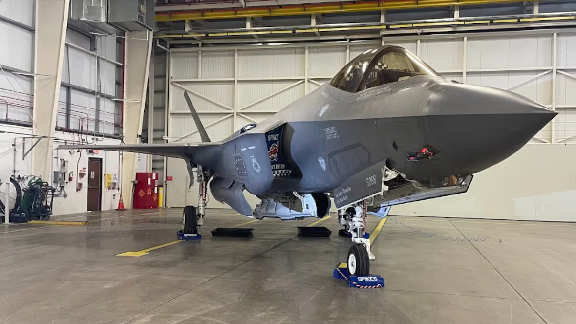 Mỹ dọa siết chặt kiểm soát không phận Canada nếu thương vụ F-35 đổ vỡ - Ảnh 1.