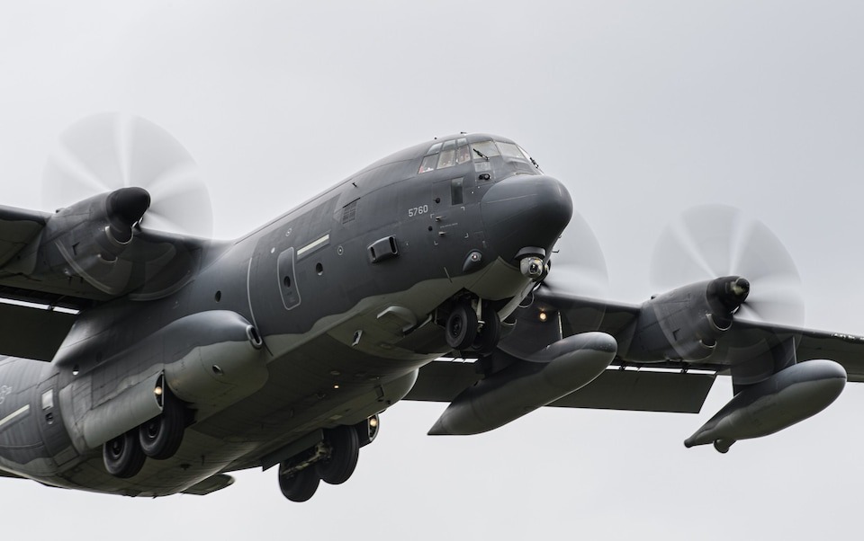 Mỹ điều thêm máy bay đặc nhiệm, Iran tự tin tuyên bố 1 Mỹ và Iran cùng “dằn mặt” lẫn nhau - Ảnh 1.