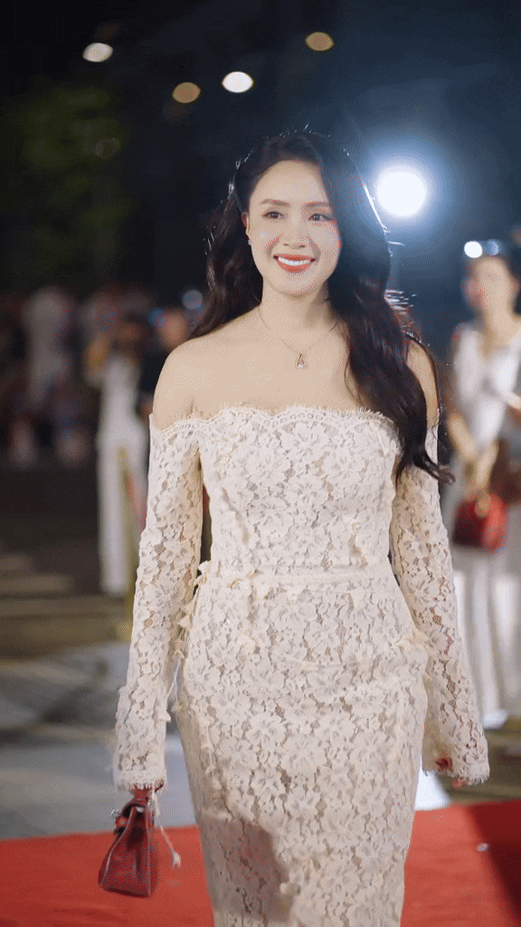 Mỹ nhân được cả showbiz nâng niu như báu vật, 42 tuổi vẫn là 