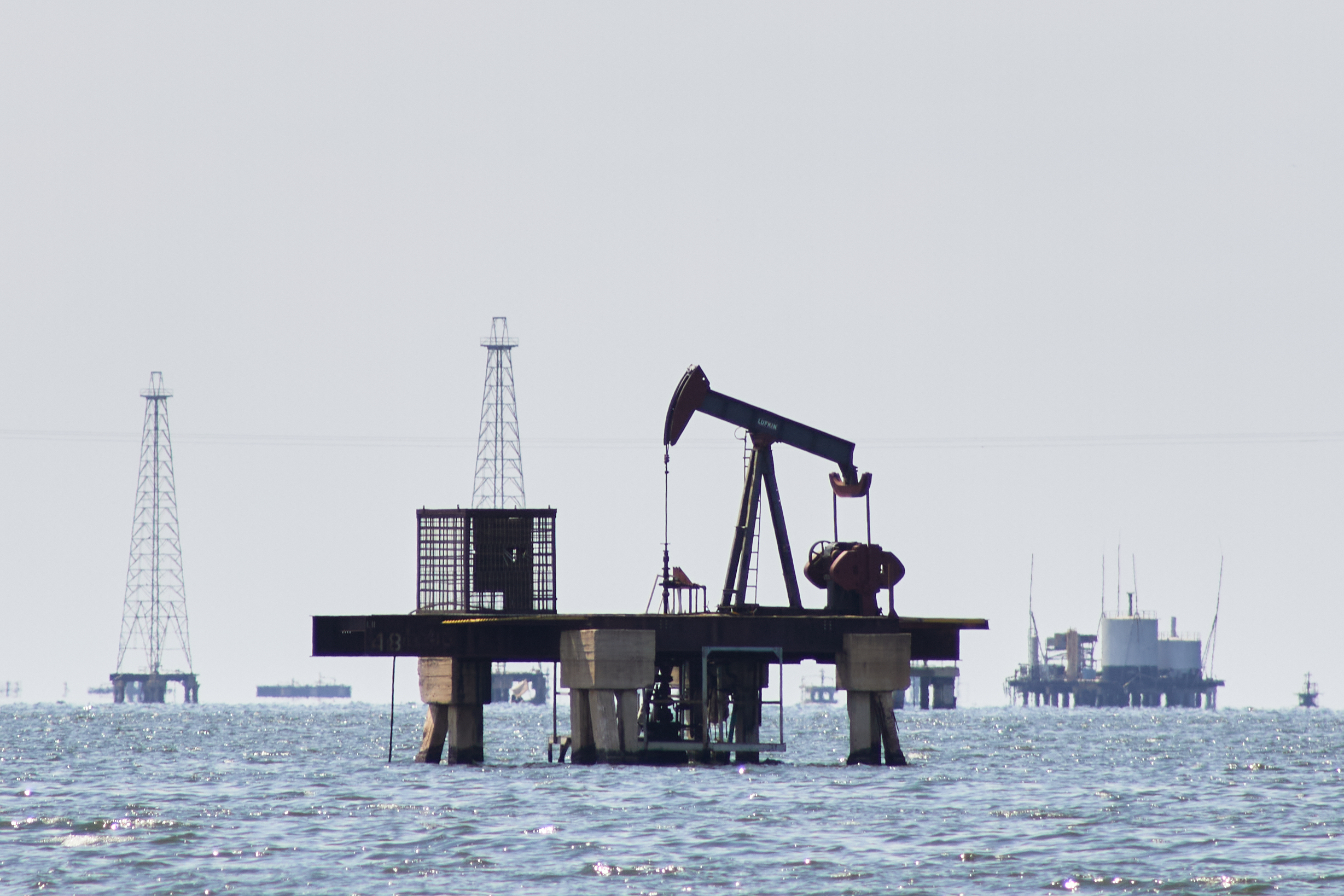 Mỹ xúc tiến kế hoạch kiểm soát dầu mỏ Venezuela - Ảnh 1.