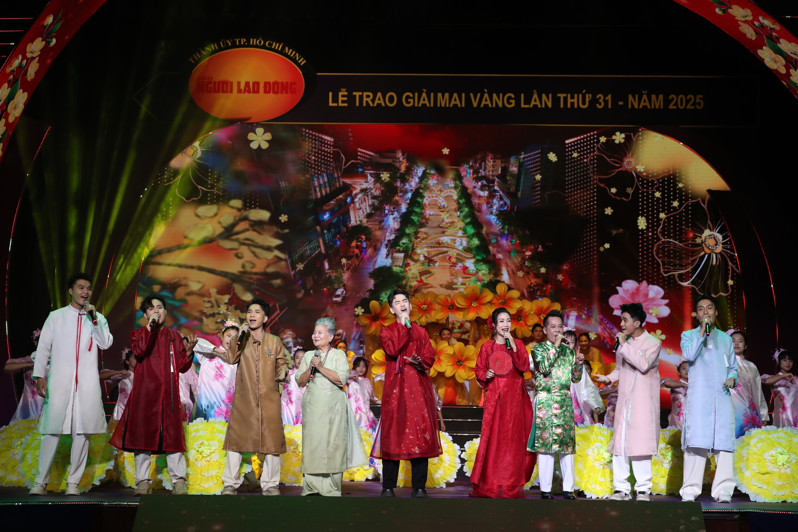 NSND Lệ Thủy, NSƯT Kim Tử Long cùng dàn nghệ sĩ gạo cội hội ngộ - Ảnh 1.