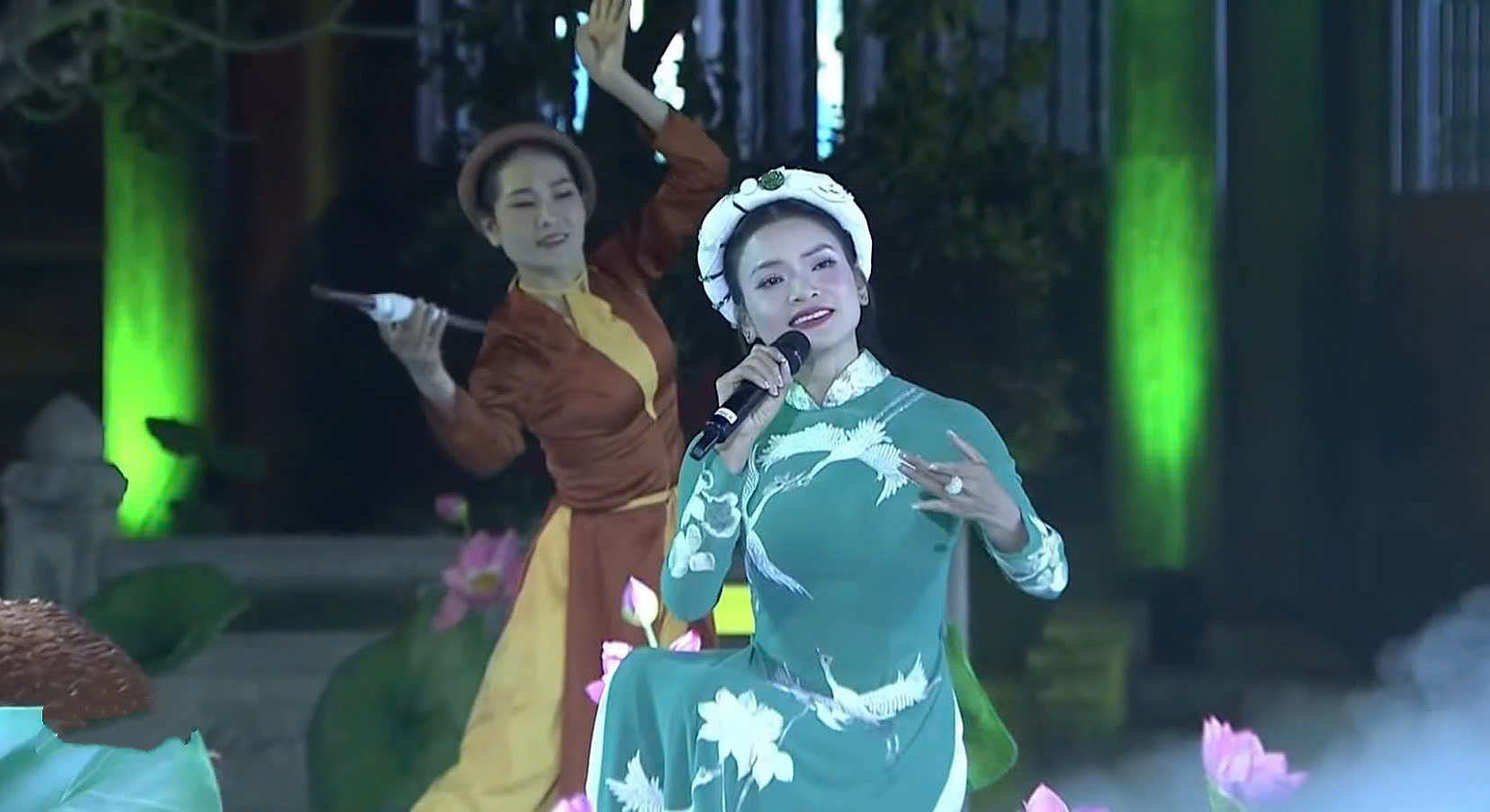 NSND Quang Thọ gây xúc động trong 'Hai tay xây dựng một sơn hà'- Ảnh 2.