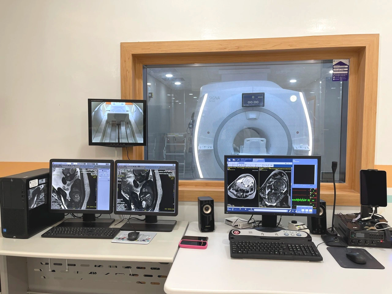 PGS-TS Tăng Chí Thượng: Năm 2025 ngành y tế TP.HCM chịu áp lực rất lớn- Ảnh 2.