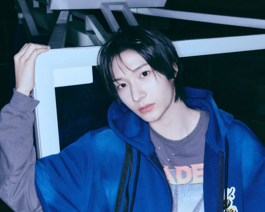 Nam ca sĩ lộ cánh tay chỉ còn 