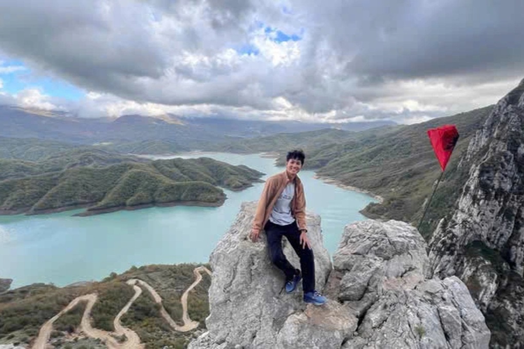 Nam sinh nợ học phí 3 năm, ngày trả nợ thầy giáo chỉ nói một câu nhẹ tênh - 1