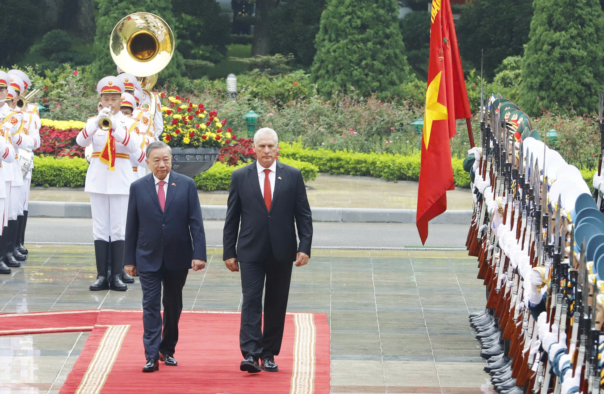 VIỆT NAM VƯƠN MÌNH PHÁT TRIỂN, HỘI NHẬP: Nâng cao vai trò, vị thế đất nước - Ảnh 1.