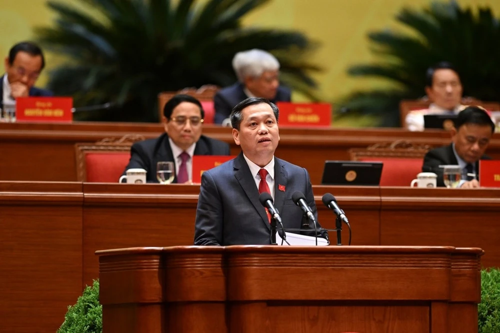 Đồng chí Nguyễn Long Hải, Ủy viên dự khuyết Trung ương Đảng, Phó Bí thư Thường trực Đảng ủy các cơ quan Đảng Trung ương, trình bày tham luận “Nâng tầm công tác tham mưu chiến lược; xây dựng Đảng bộ các cơ quan Trung ương trong sạch, vững mạnh, tiêu biểu” dong-chi-nguyen-long-hai-uy-vien-du-khuyet-trung-uong-dang-pho-bi-thu-thuong-truc-dang-uy-cac-co-quan-dang-trung-uong.jpg