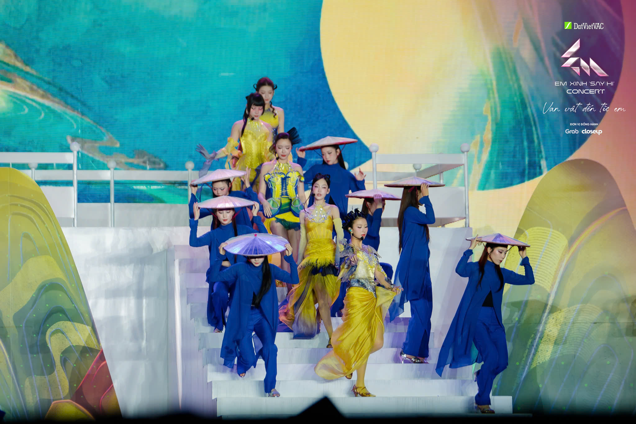 Nâng tầm văn hóa Việt Nam - Ảnh 1. Nâng tầm văn hóa Việt Nam - Ảnh 1.