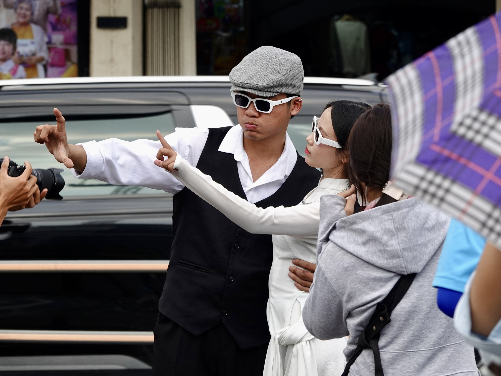 Đón đầu năm mới tại TP.HCM: Nàng thơ xúng xính áo dài kín lối Dinh Độc Lập, cà phê đắt khách hết sạch chỗ ngồi- Ảnh 16.