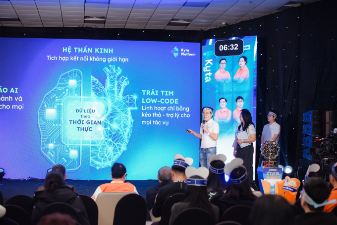 Đại diện nhóm phát triển Kyta Platform trình bày dự án tại cuộc thi. Ảnh: Hà Vy