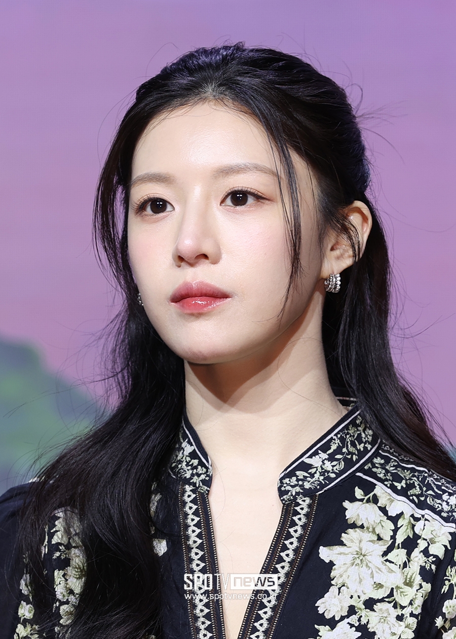 Ngắm mỹ nhân có khuôn mặt kim cương, ta nói nó đã: Đẹp sang vô cùng tận, không phải nắng sao cứ chói chang- Ảnh 2.