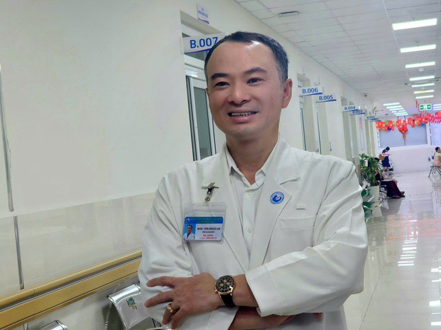 Gắn bó nhiều năm với bệnh viện, BSCK2 Vương Đình Bảo Anh, Phó Giám đốc Bệnh viện Từ Dũ, cho biết đã nhiều lần trực và trực tiếp đón trẻ sơ sinh ra đời đúng thời khắc giao thừa.