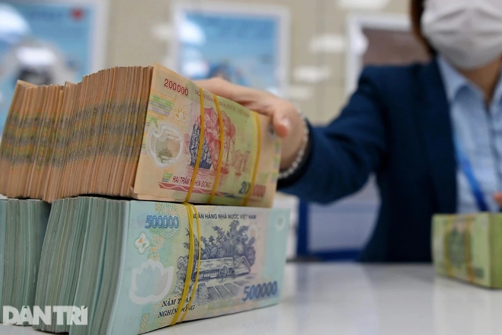 Ngân hàng rục rịch thưởng Tết, nhân viên bàn tán, hồi hộp chờ con số  - 1