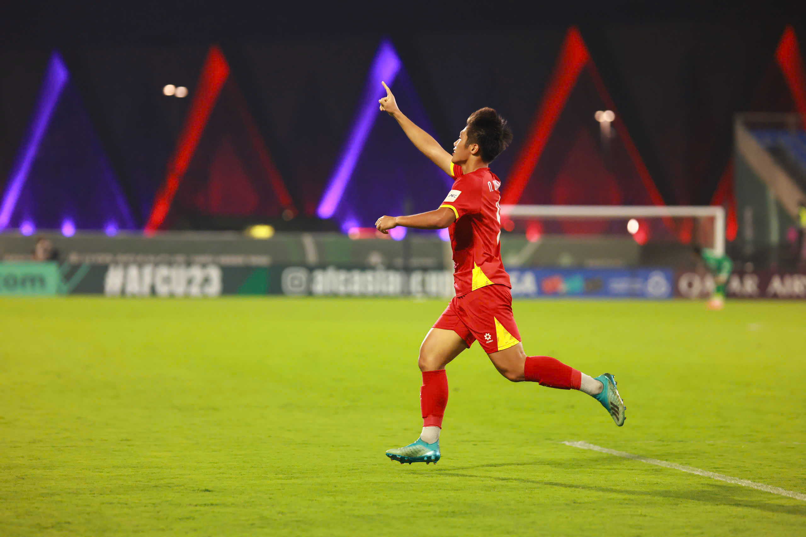 Cao Văn Bình bắt luân lưu như thần, U.23 Việt Nam đánh bại Hàn Quốc: Nghẹt thở giành HCĐ, VFF thưởng 5,1 tỉ- Ảnh 2.