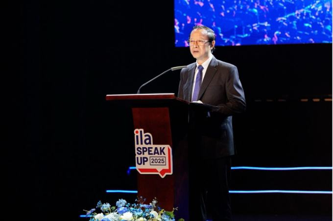 Thứ trưởng Phạm Ngọc Thưởng phát biểu tại Chung kết Speak Up 2025. Ảnh: ILA
