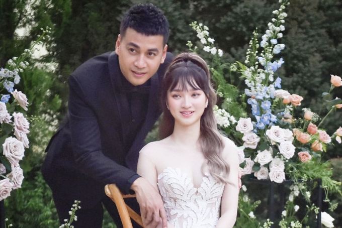 Ngọc Thuận bên vợ - Bích Ngọc, sinh năm 2003. Ảnh: Nhân vật cung cấp