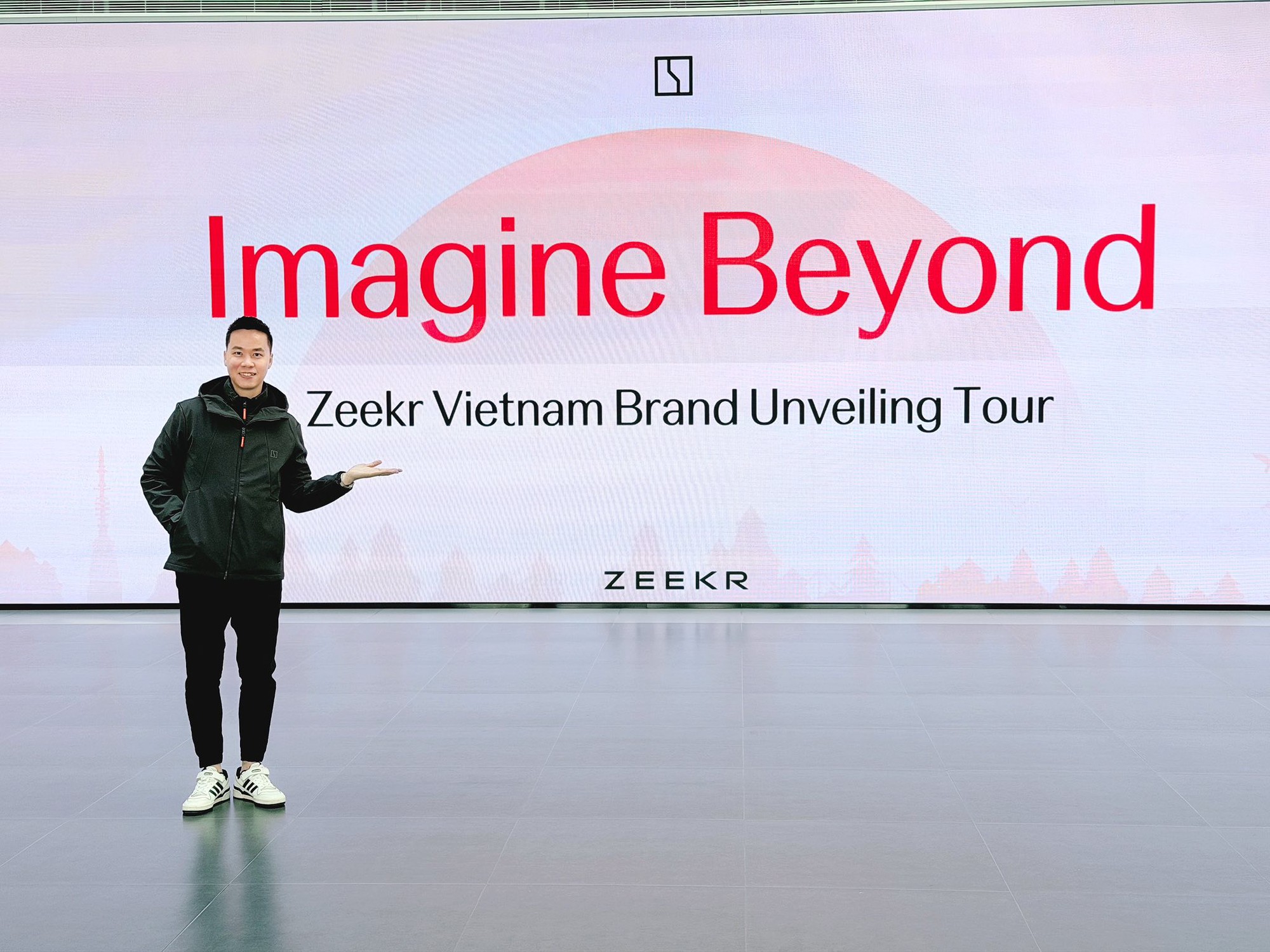 'Ngồi Zeekr 009 sắp về Việt Nam để hiểu vì sao Toyota Alphard sắp có đối thủ đáng gờm' 1 Zeekr - Ảnh 1.