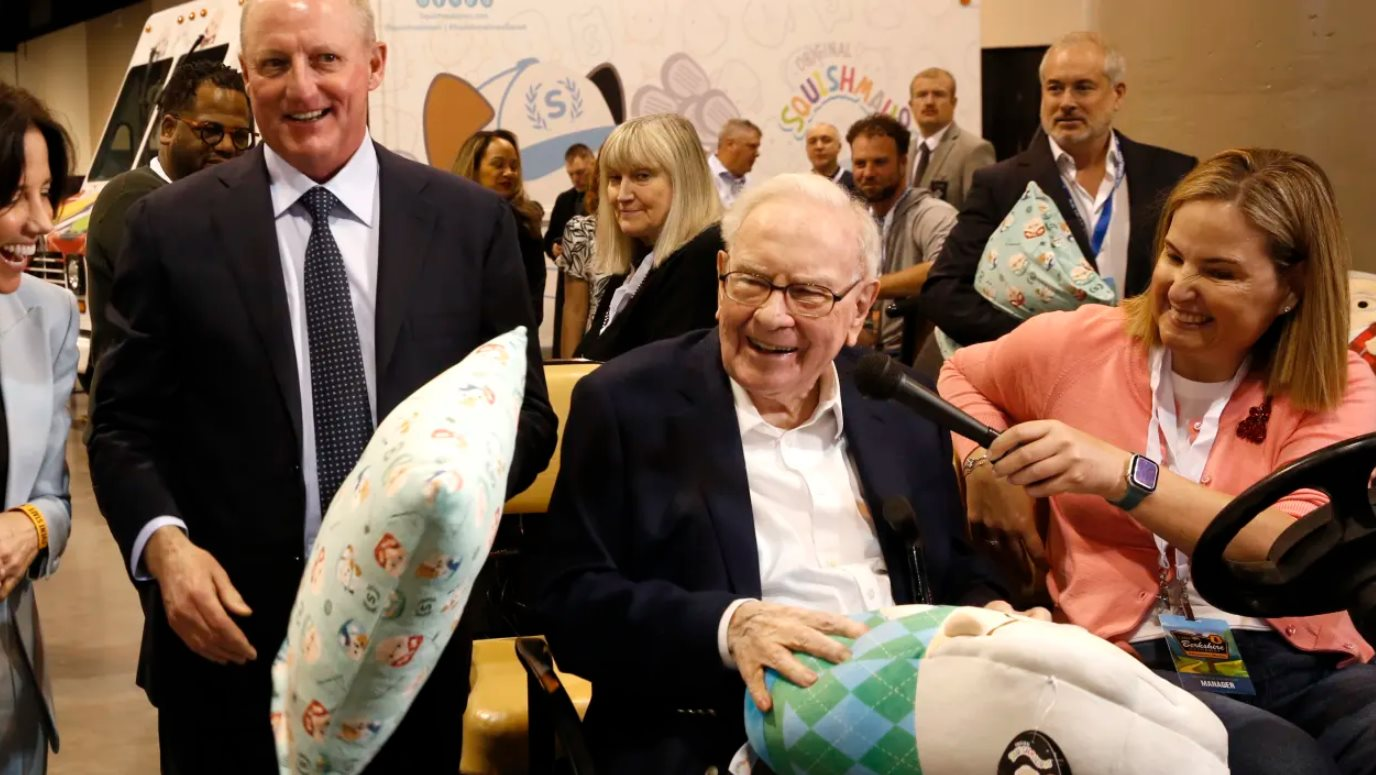 Nghịch lý cuối sự nghiệp của huyền thoại Warren Buffett: Ngồi trên núi tiền nhưng vẫn ‘bất lực’ để ước mơ dang dở- Ảnh 1.