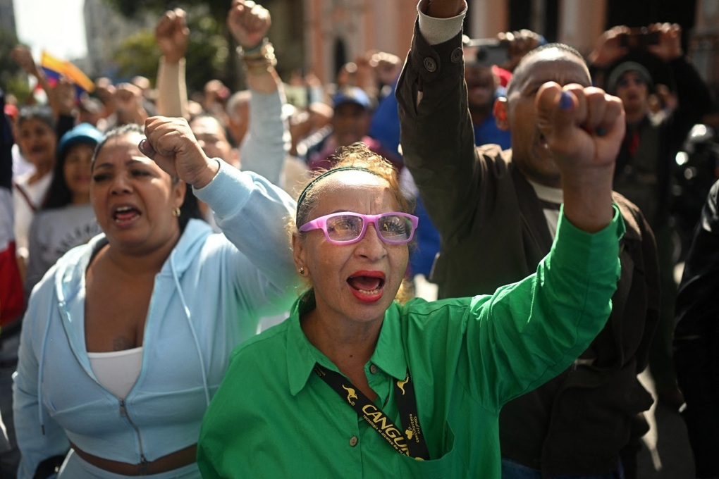 Người Venezuela xuống đường tuần hành phản đối Mỹ, ủng hộ Tổng thống Maduro - 1