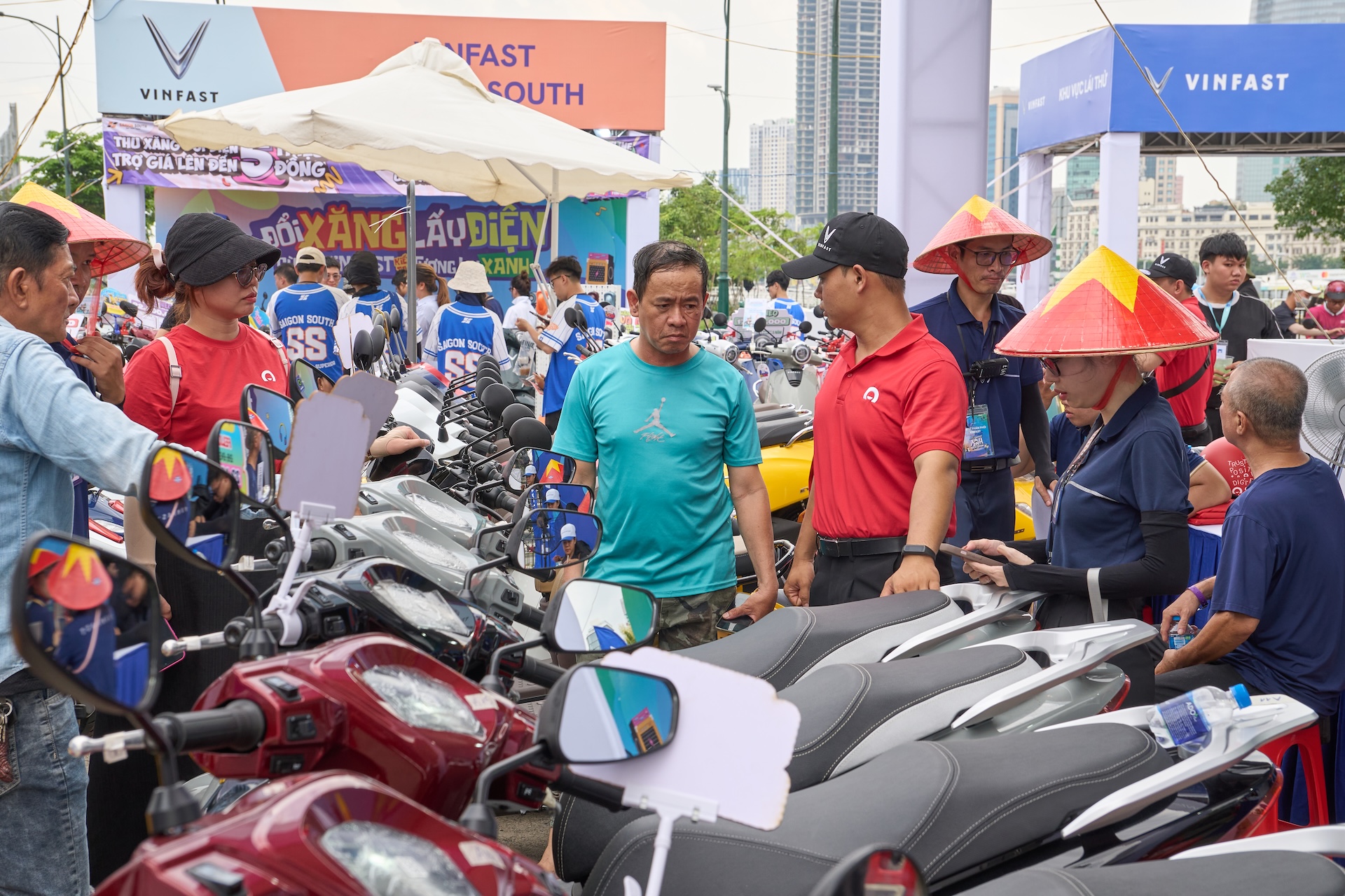 Hơn 406.000 xe máy điện VinFast bán trong năm 2025: Người Việt chuộng dòng nào? - Ảnh 1.