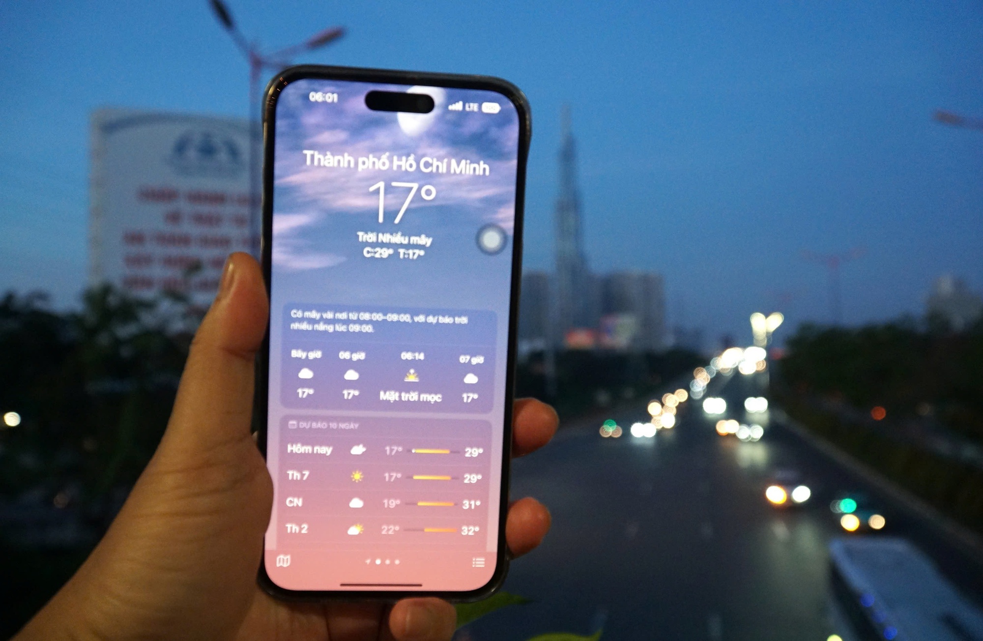 Người dân TP . HCM trải nghiệm khí hậu lạnh như Đà Lạt trong ngày Đáng nhớ - Ảnh 1.