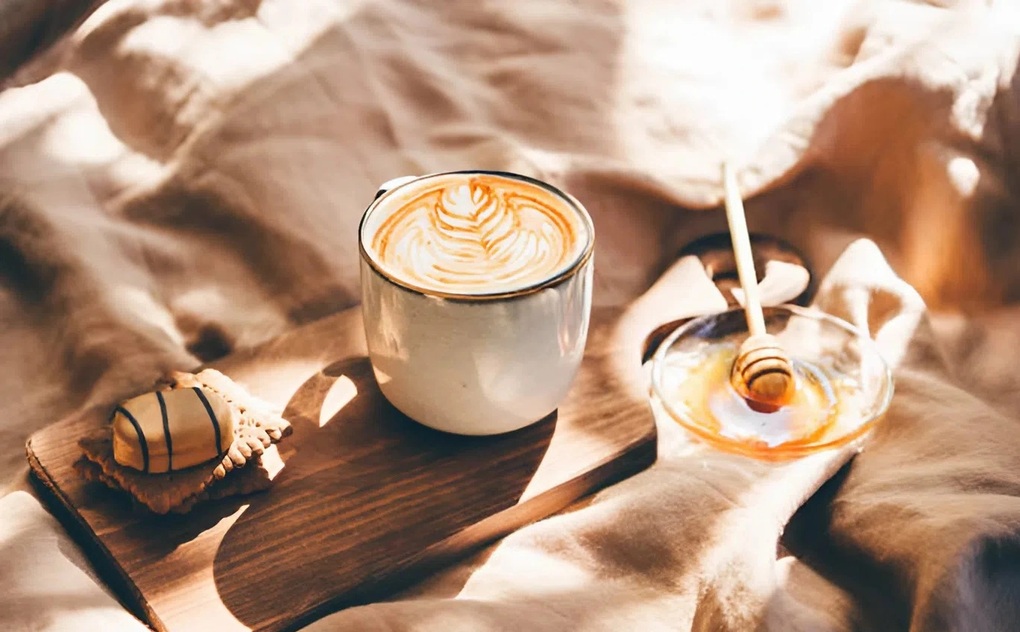 Người dùng cần lưu ý điều gì khi thêm mật ong vào cà phê? - 1