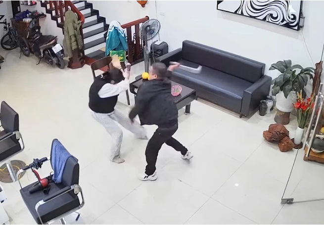 Chồng chém vợ và con gái tại tiệm tóc ở Bắc Ninh: Người trong cuộc hé lộ nguyên nhân- Ảnh 2.