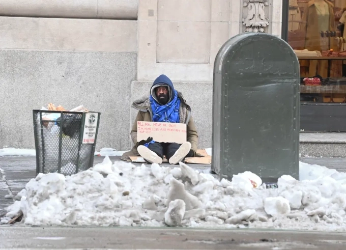 Người vô gia cư ở Manhattan, New York, ngày 28/1. Ảnh: NYP