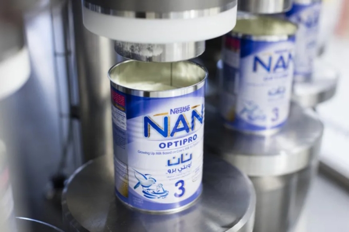 Tập đoàn thực phẩm khổng lồ của Thụy Sĩ, Nestlé, là một trong những nhà sản xuất sữa công thức dành cho trẻ em lớn nhất thế giới. Ảnh: Keystone / Gaetan Bally
