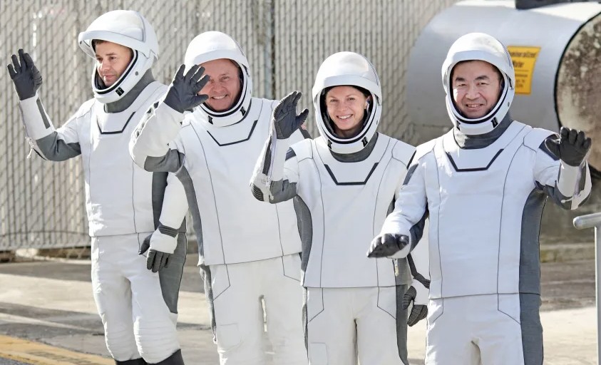 Lần đầu tiên trong lịch sử, 4 phi hành gia NASA bất ngờ quay về Trái Đất: Nguyên nhân được hé lộ- Ảnh 1.