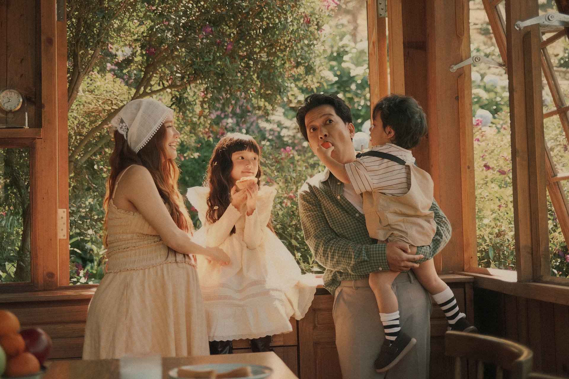 Nhã Phương sắp sinh con lần 3, Trường Giang xót vợ vì phải xa nhà - 1