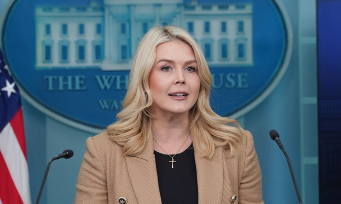 Bà Leavitt trong cuộc họp báo ở Nhà Trắng hôm 15/1. Ảnh: AP