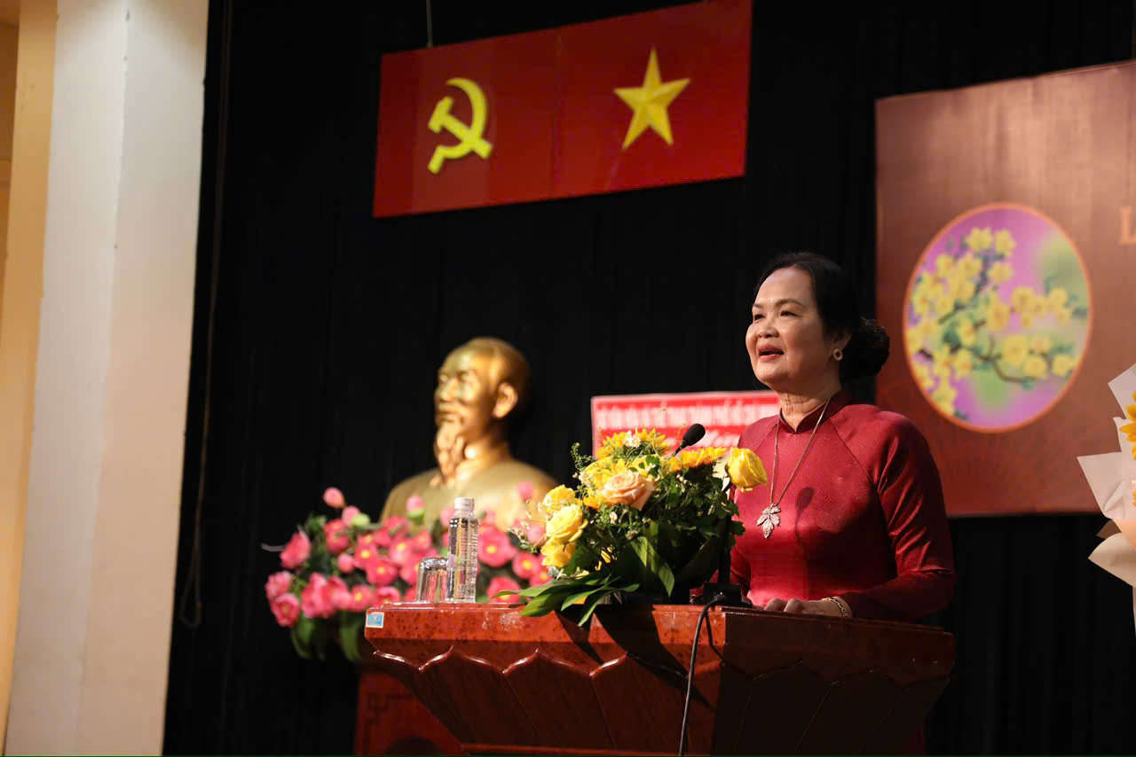 Nhà văn Bình Dương, Bà Rịa – Vũng Tàu, TP.HCM 'về chung một nhà' nhận giải thưởng- Ảnh 1.