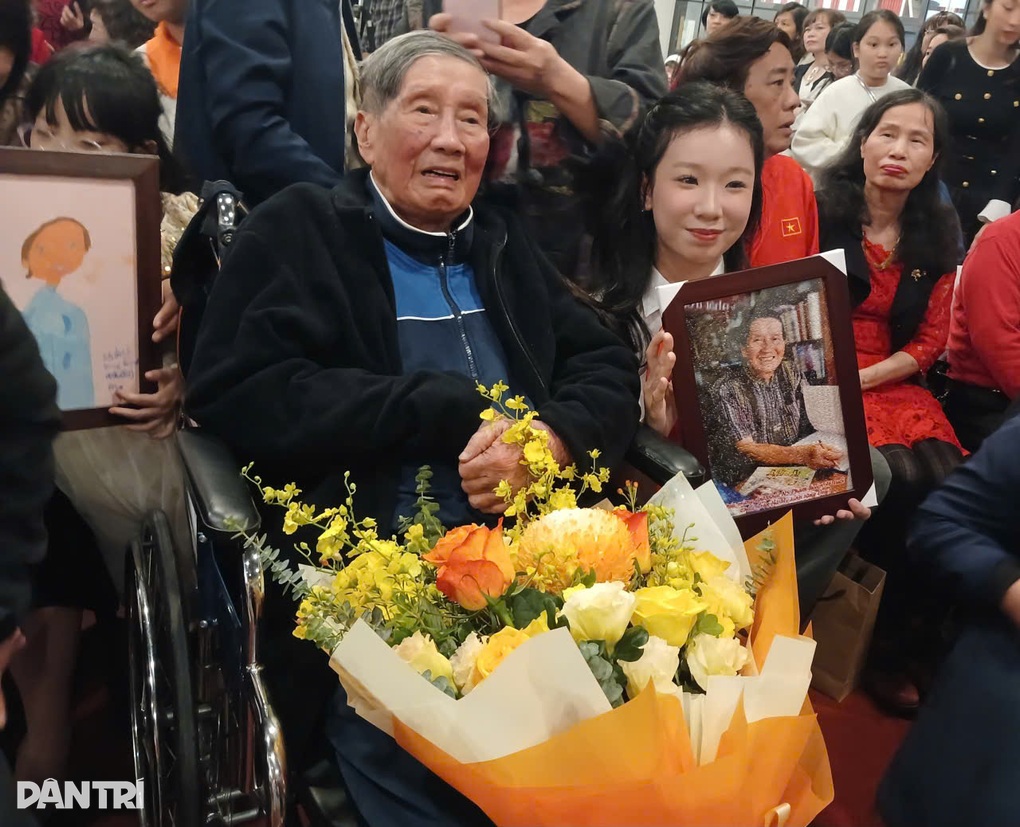 Nhạc sĩ Phạm Tuyên đón tuổi 96: Cảm động vì vẫn được mọi người nhớ đến - 1