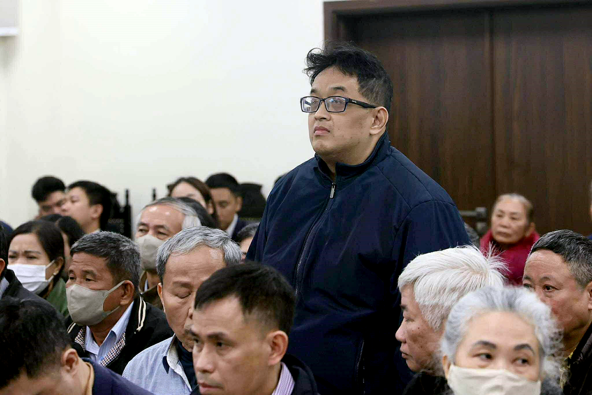 Vụ nhận hối lộ 71 tỉ: Cựu Viện trưởng lãnh 14 năm tù, 17 lãnh đạo bệnh viện từ 2-9 năm tù - Ảnh 1.