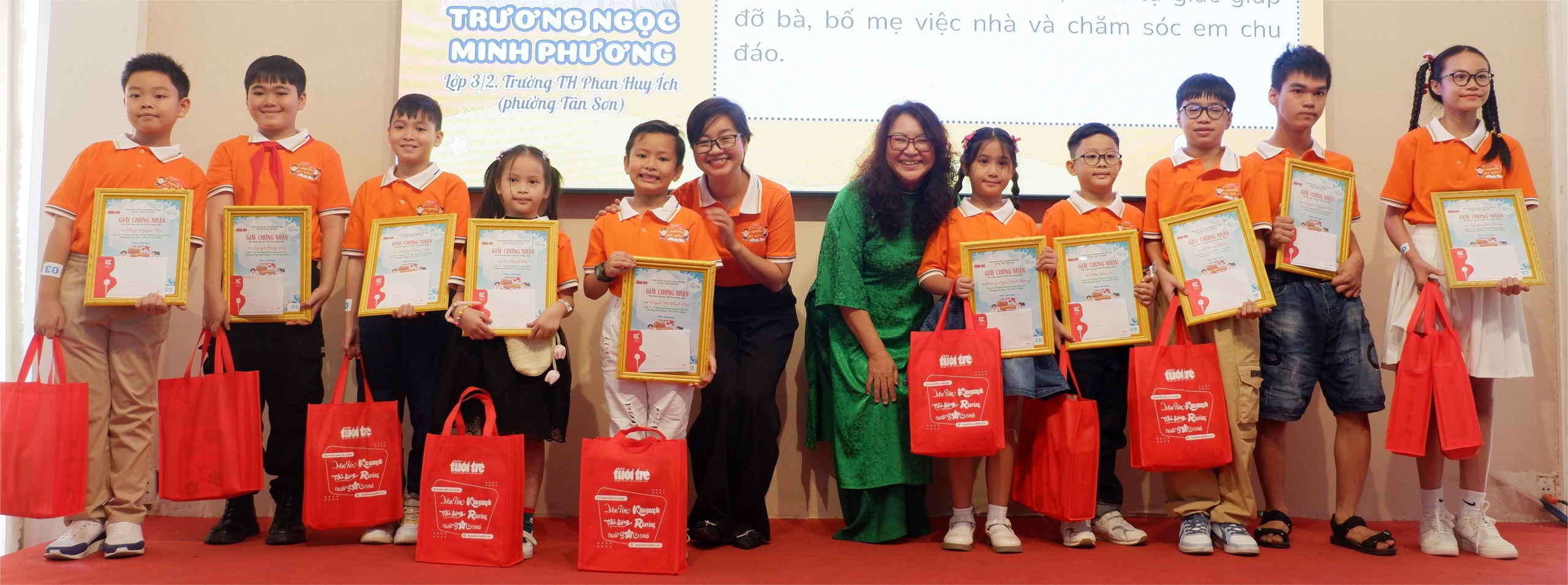 Nhân lên bông hoa con ngoan, trò giỏi - Ảnh 1. con ngoan - Ảnh 1.