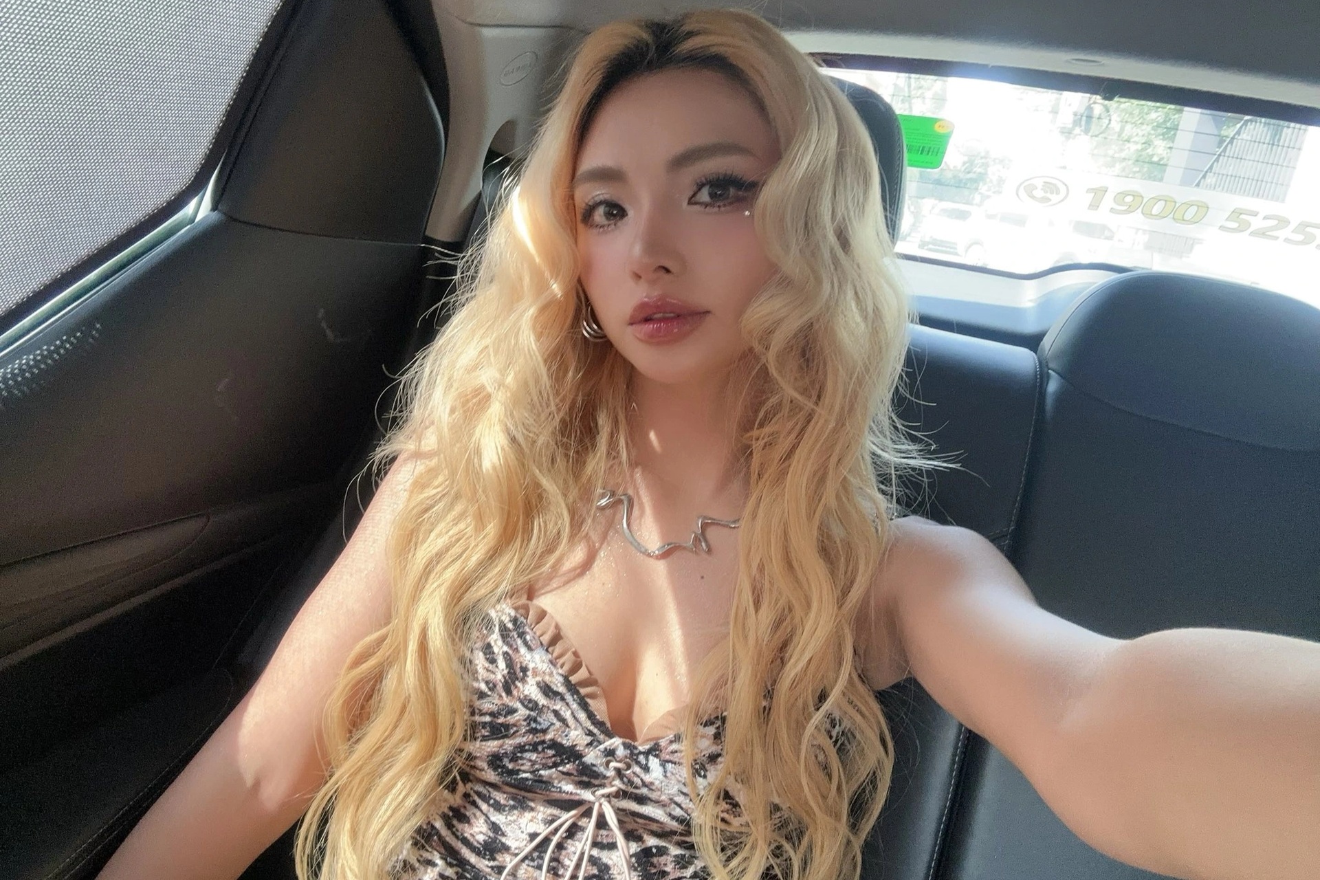 Nhan sắc gợi cảm của Em xinh bị gọi tên trong vụ ly hôn của Tóc Tiên - 1