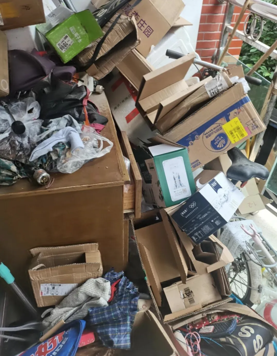 Đến lạy người nào đặt 5 thứ này ở ban công: Nhếch nhác tận cùng, nhìn mà tức mắt- Ảnh 1.