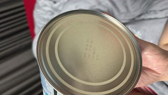 Lô sữa chị Hòa mua qua người bán xách tay là lô bị thu hồi tại Nga. Ảnh: Nhân vật cung cấp