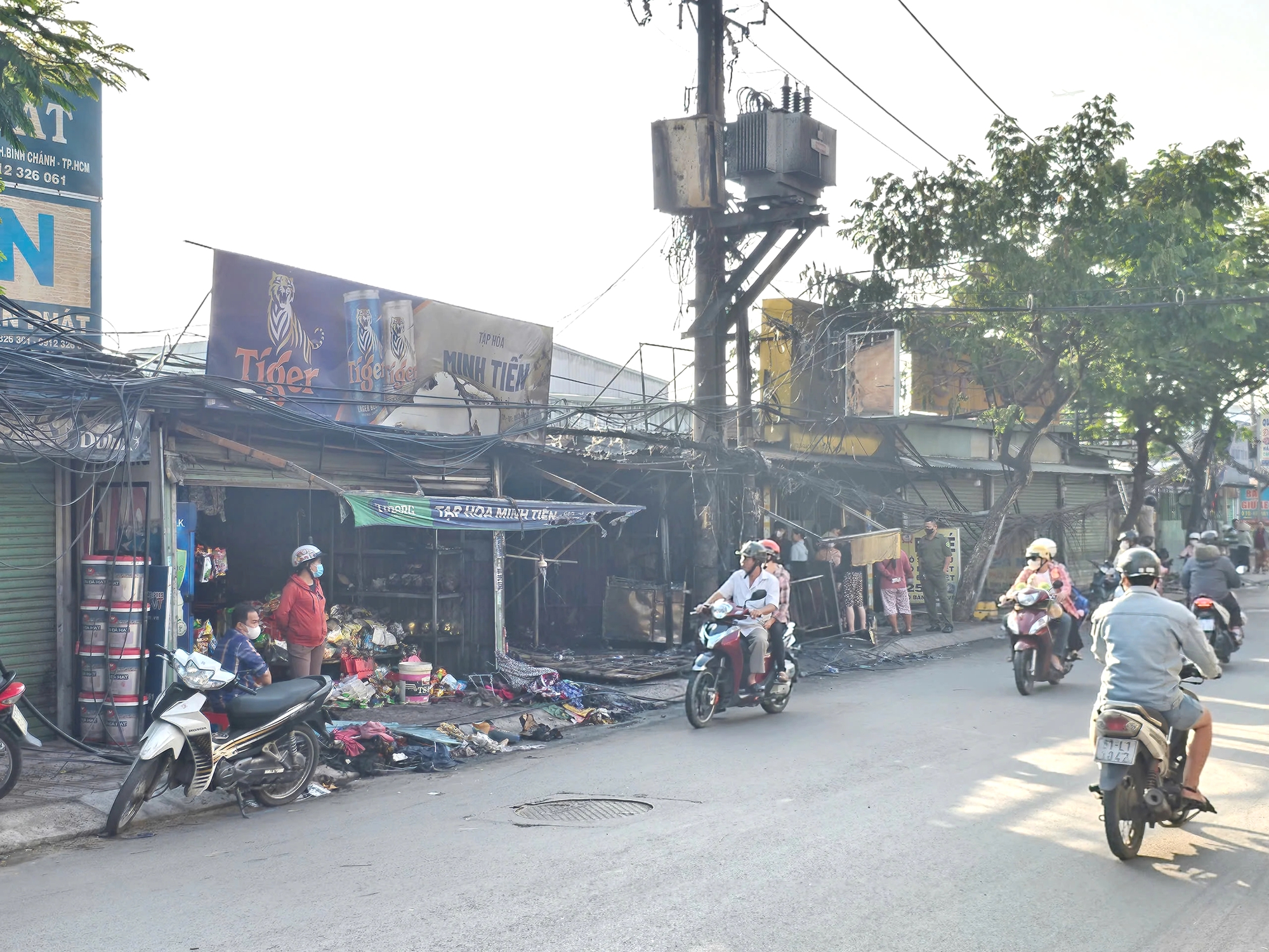 Vụ cháy trên đường Quách Điêu: Nhiều người trắng tay, công an phong tỏa điều tra- Ảnh 1.