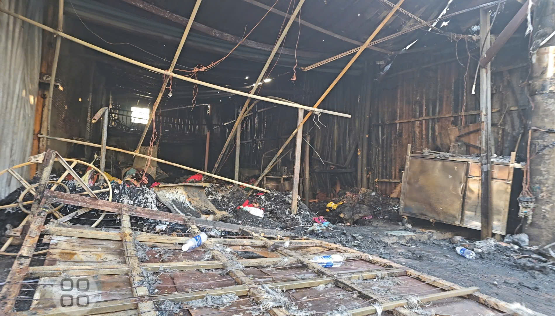 Vụ cháy trên đường Quách Điêu: Nhiều người trắng tay, công an phong tỏa điều tra- Ảnh 3.