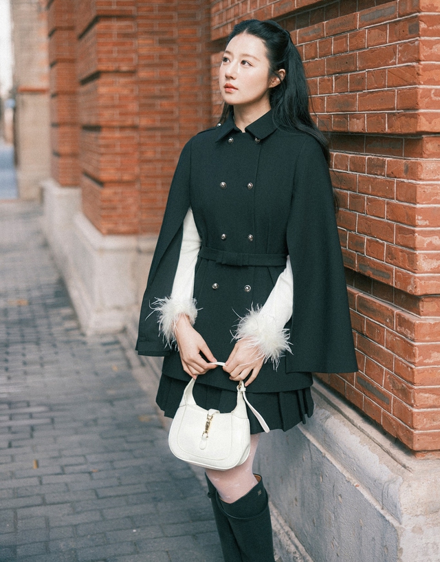 Những mẫu áo khoác sang trọng và đa năng nhất cho mùa xuân 1 Năm mẫu áo khoác đa năng cho mùa xuân - Ảnh 1.