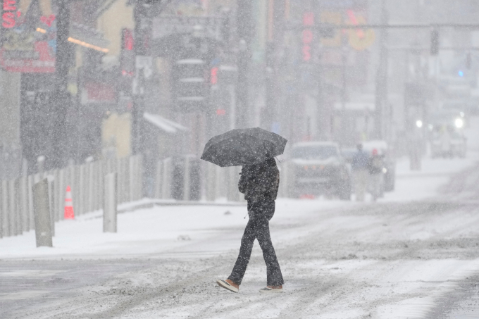 Một góc phố ở Nashville, bang Tennessee giữa đợt bão mùa đông hôm 24/1. Ảnh: AP