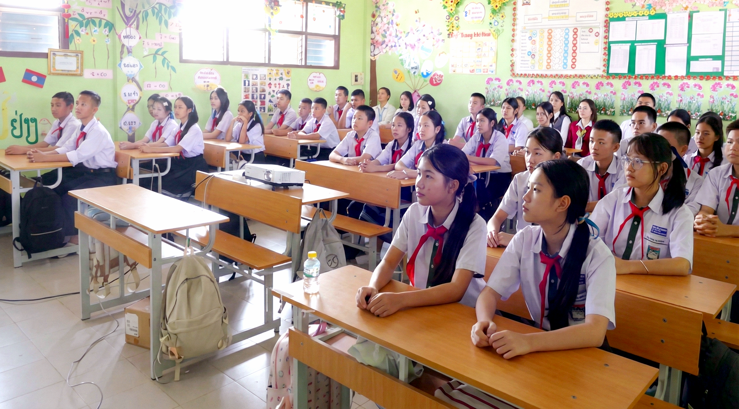 Những thước phim khơi dậy niềm tự hào trong học sinh Việt ở nước ngoài - Ảnh 1.