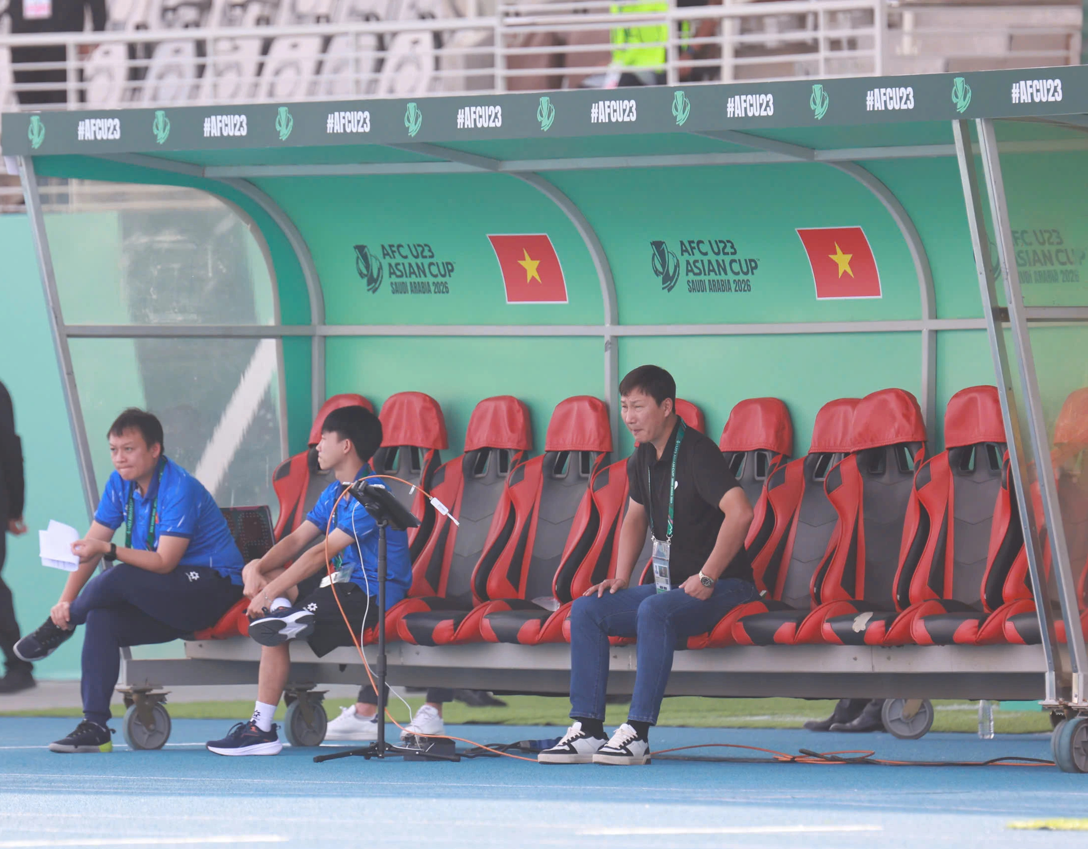 Những cú sốc thật tuyệt vời của HLV Kim Sang-sik - Ảnh 1. Những quyết định gây sốc thật tuyệt vời của HLV Kim Sang-sik - Ảnh 1.